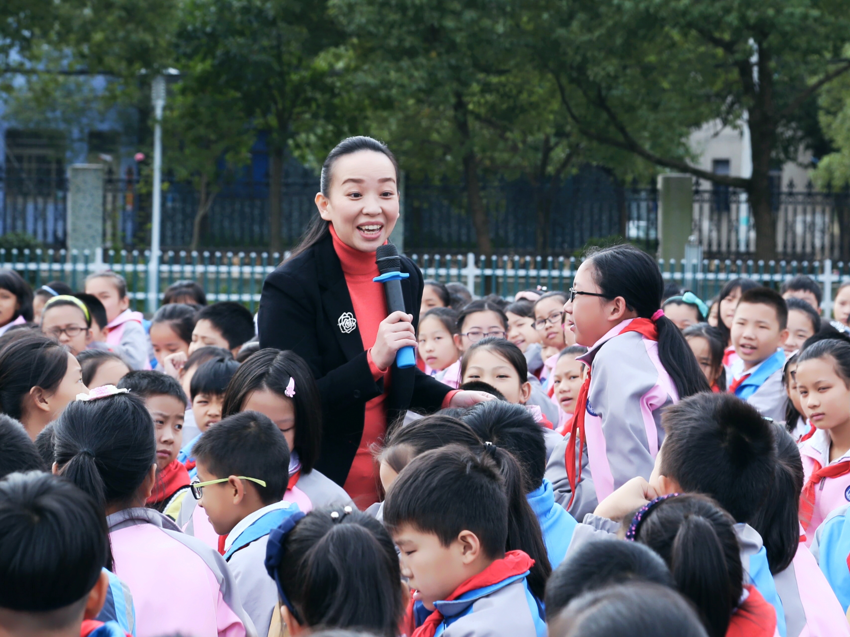 图1：党支部书记邵将开展公益普法宣讲