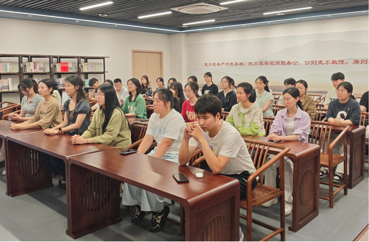 图为微党课现场