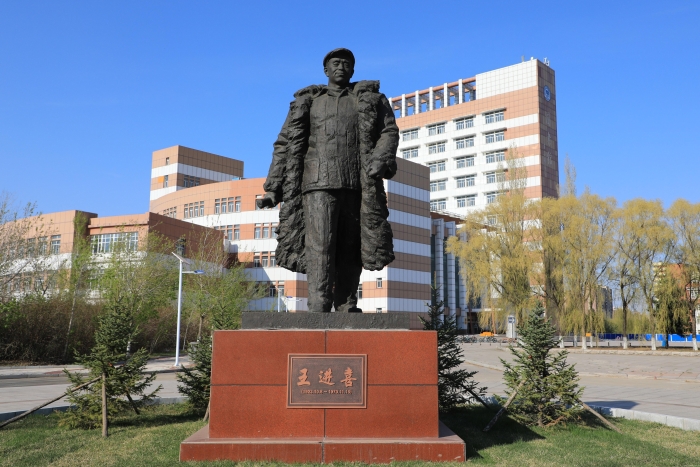 2 铁人王进喜雕像_UUID22350 2 铁人王进喜雕像_UUID22350