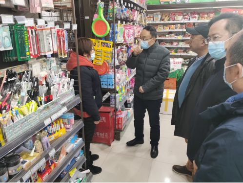 副校长李仰智一行检查指导校园超市.png
